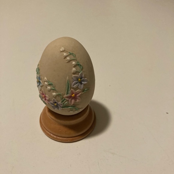 Enesco Other - Enesco resins egg and wooden stand